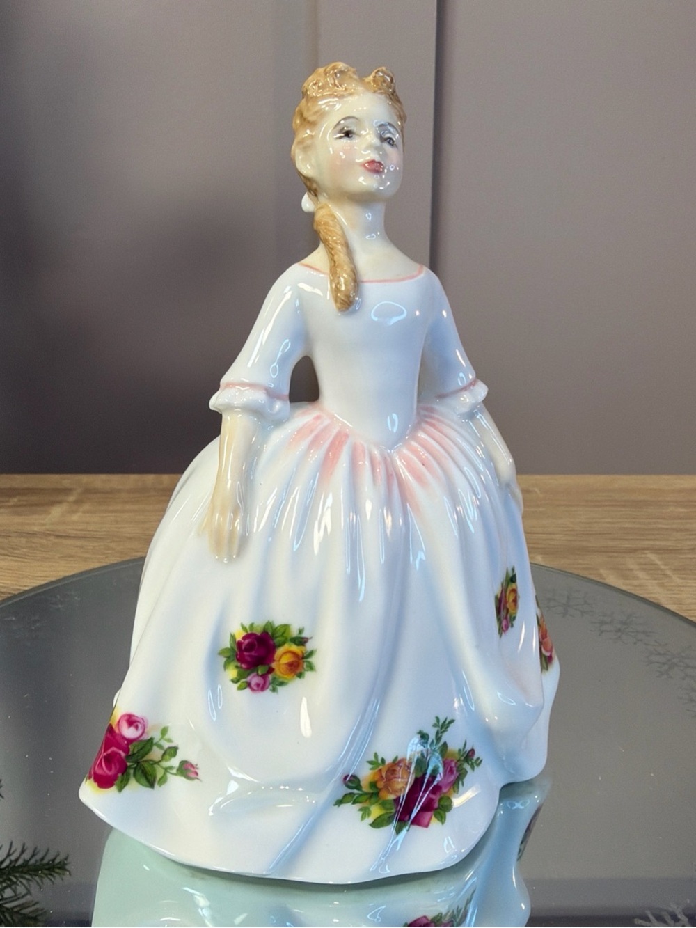 Royal Doulton Old Country Roses HN 3482 Lady Figurine Peggy Davis 1992 Figure